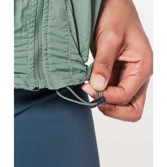 Lululemon Hood Lite Jacket 6 - Picture 6 of 8